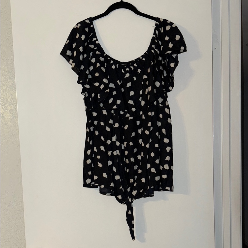 Miss Lili Black and White Flutter Sleeve Blouse